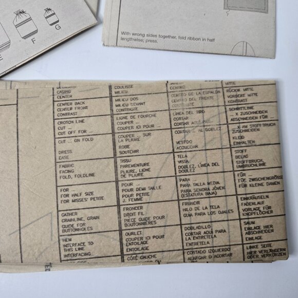 🎄 Butterick 3983 UNCUT Hostess Accessories Sewing Pattern | Adult & Child - Picture 6 of 7